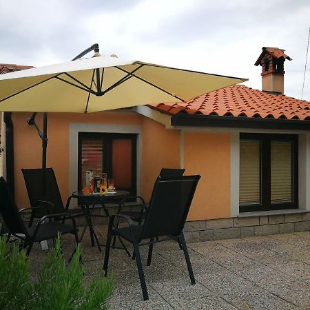 Villa House Ceh Črni Kal Exterior foto