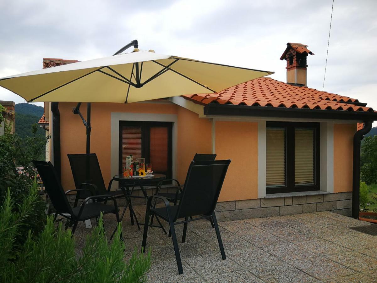 Villa House Ceh Črni Kal Exterior foto